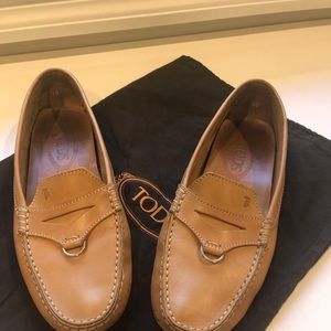 Tod’s size 10 leather driving loafers